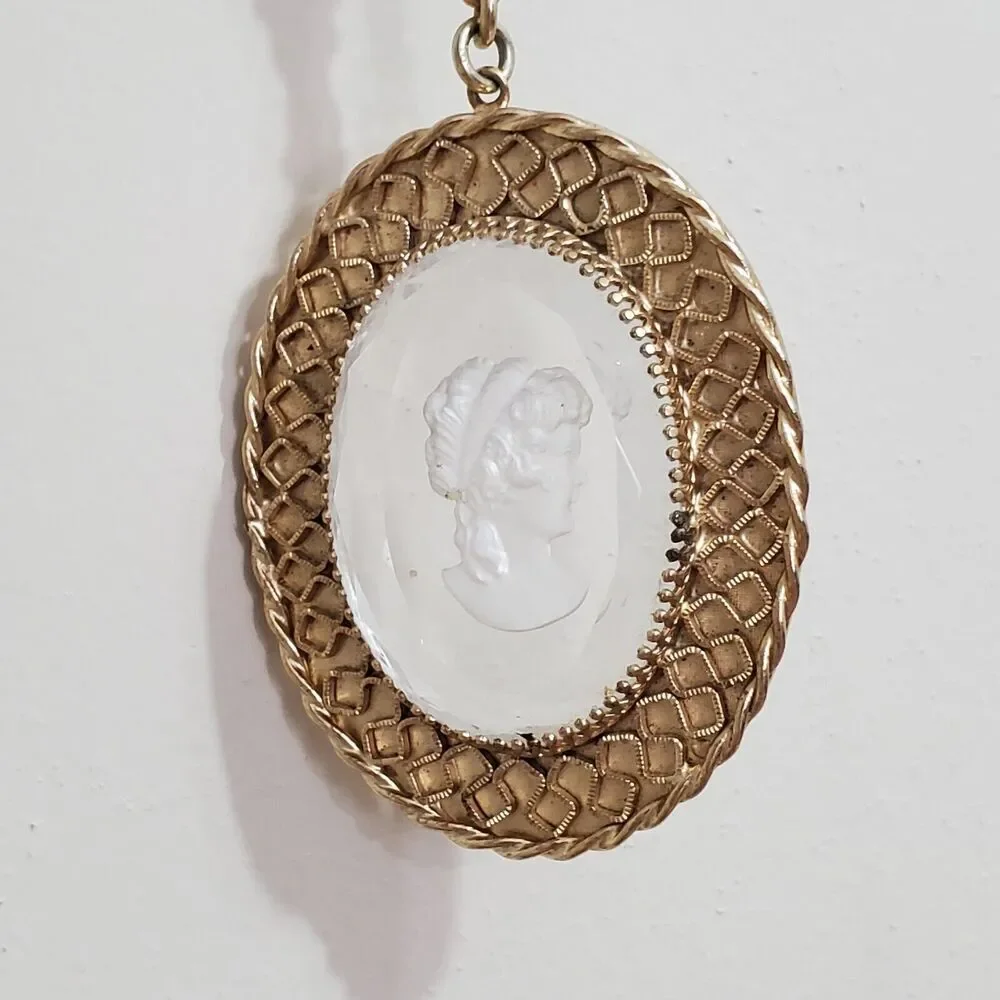 Vintage Whiting & Davis Gold Tone Reverse Carved Glass‎ Cameo Necklace 18” Chain - Picture 3 of 10